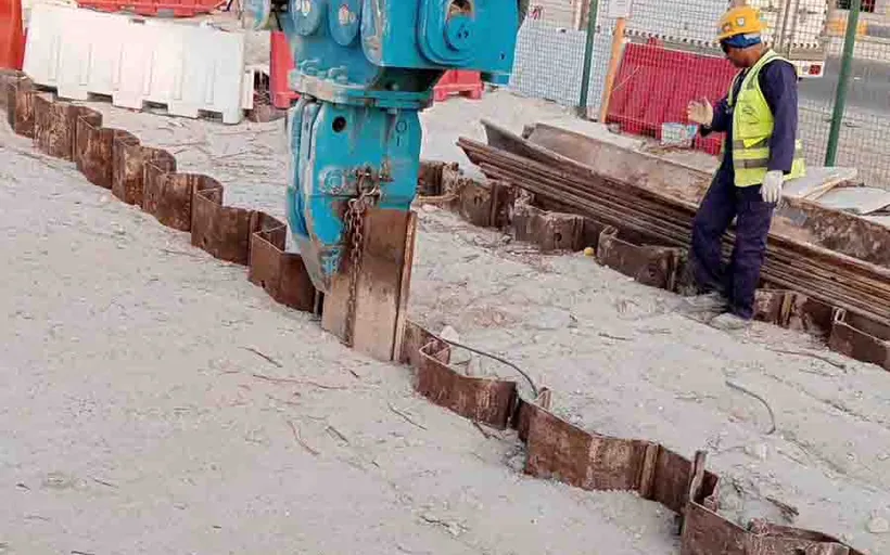 SAAJTECH vibro hammer driving sheet piles on an excavation in Bahrain